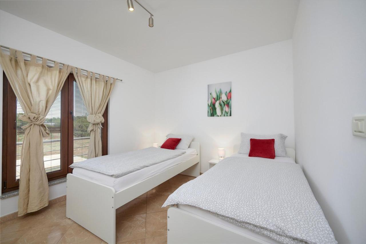 Villa Bartona For 8 Persons With Private Swimmingpool พูลา ภายนอก รูปภาพ