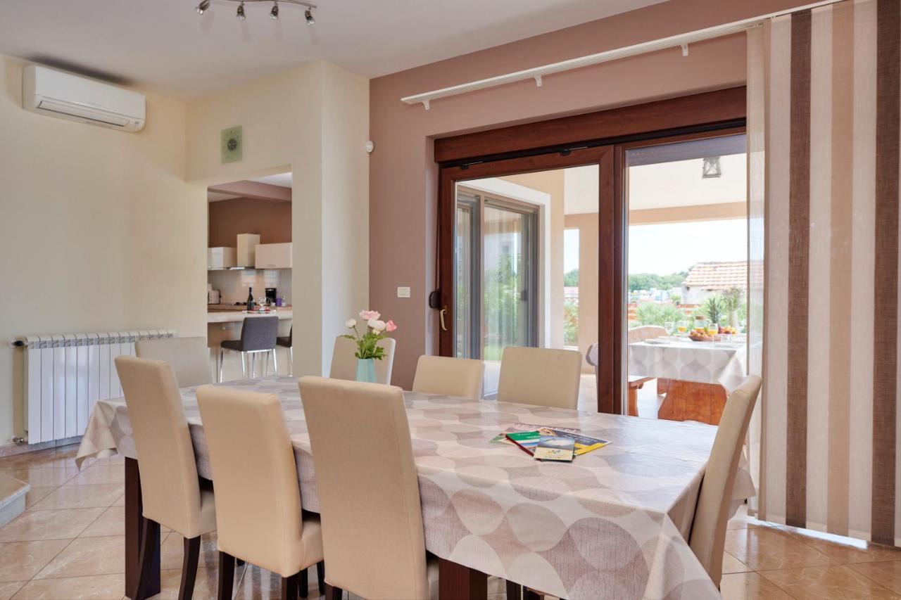Villa Bartona For 8 Persons With Private Swimmingpool พูลา ภายนอก รูปภาพ