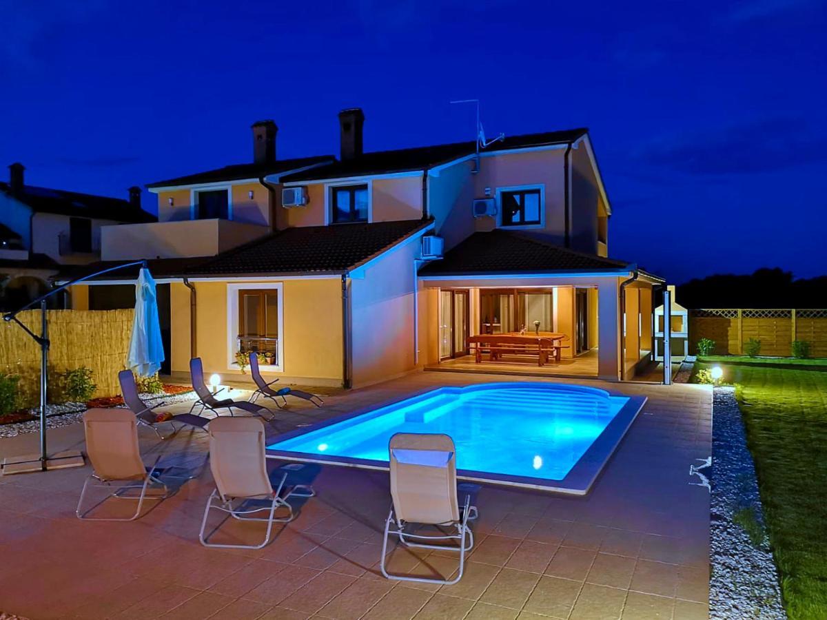 Villa Bartona For 8 Persons With Private Swimmingpool พูลา ภายนอก รูปภาพ