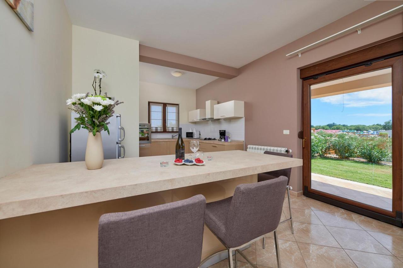 Villa Bartona For 8 Persons With Private Swimmingpool พูลา ภายนอก รูปภาพ