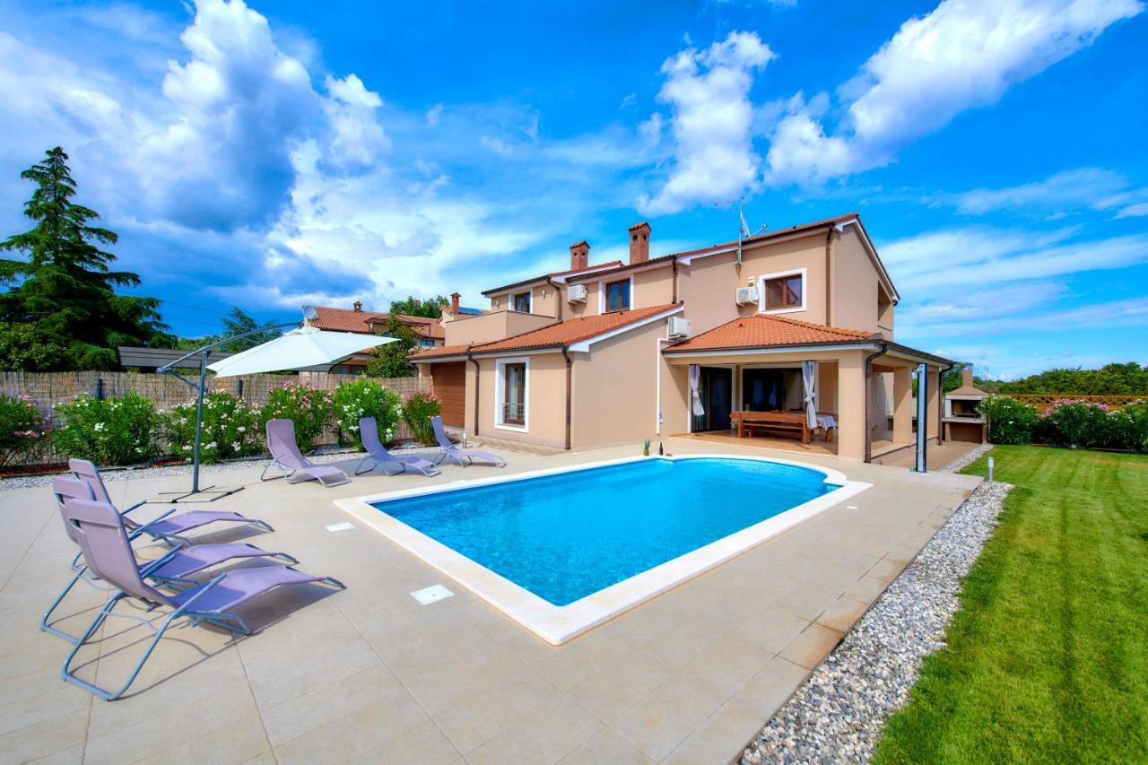 Villa Bartona For 8 Persons With Private Swimmingpool พูลา ภายนอก รูปภาพ