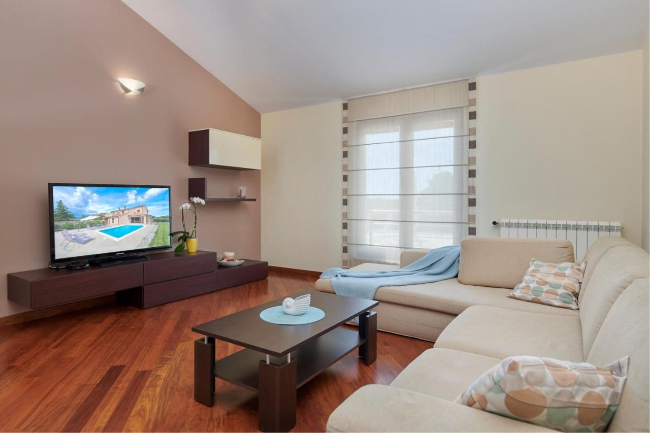Villa Bartona For 8 Persons With Private Swimmingpool พูลา ภายนอก รูปภาพ