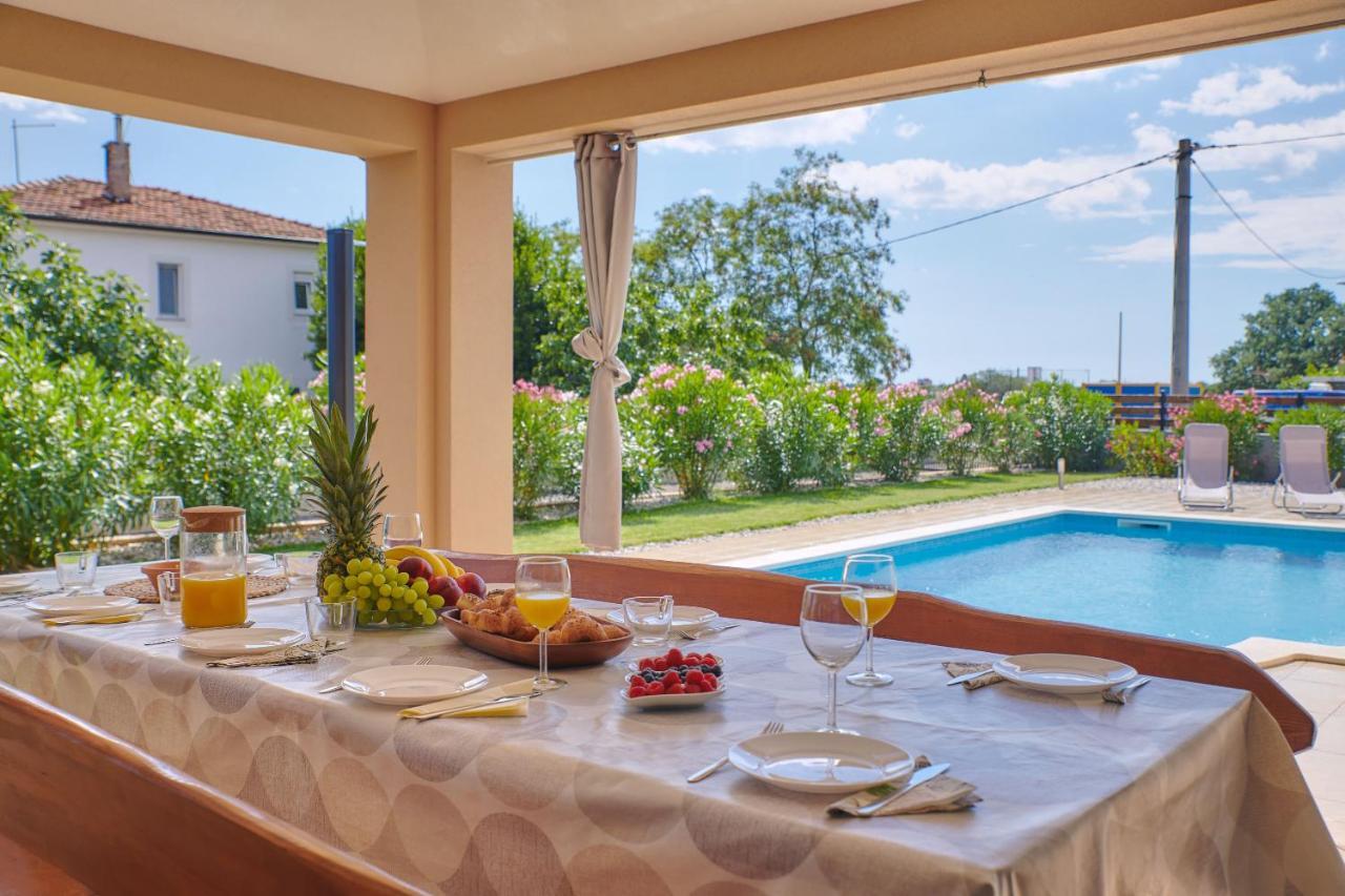Villa Bartona For 8 Persons With Private Swimmingpool พูลา ภายนอก รูปภาพ