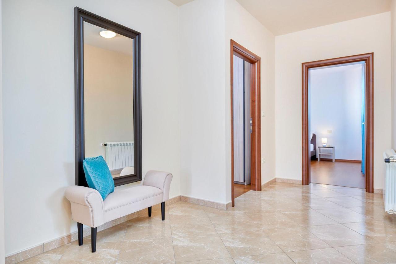 Villa Bartona For 8 Persons With Private Swimmingpool พูลา ภายนอก รูปภาพ