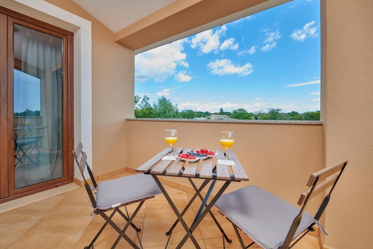 Villa Bartona For 8 Persons With Private Swimmingpool พูลา ภายนอก รูปภาพ
